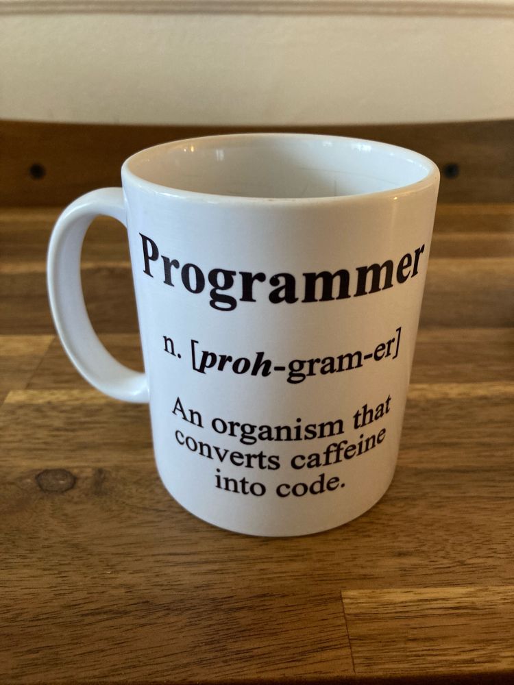 First side of a cup, with a definition of the word « Programmer
An organism that converts caffeine into code. »