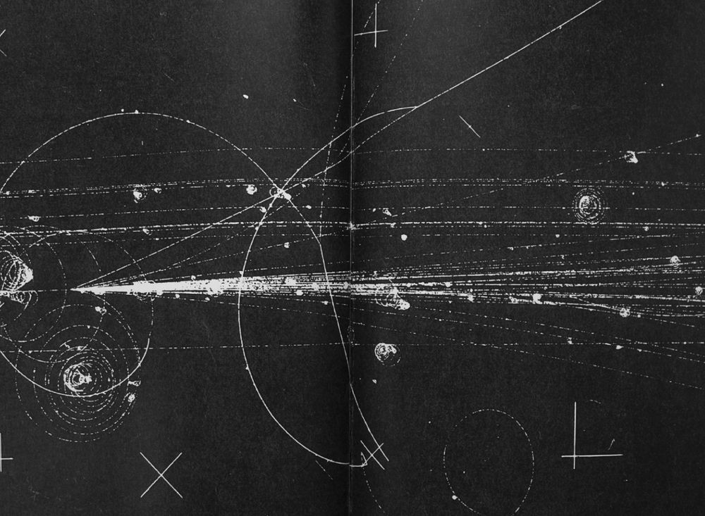 A two page spread used to separate chapters. This one depicts particle trails in a bubble chamber, used to represent the magical lines connecting Geistflux sources in the Chains of Gaelia lore.
