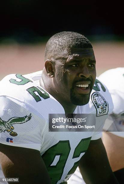 reggie white in an eagles uniform, looking exhausted 