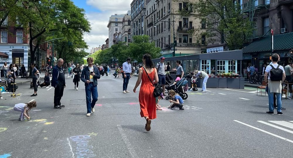 Tables of Success: Columbus Ave. Businesses Love the Open Street - Streetsblog New York City