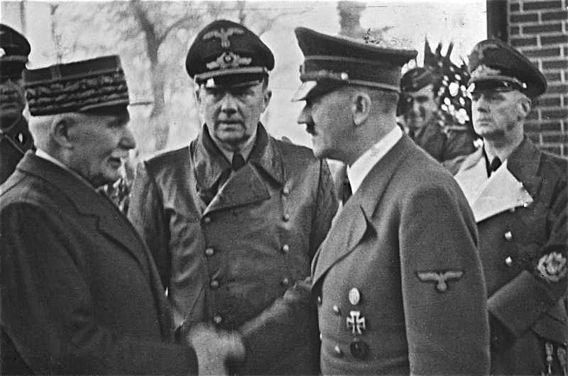Pétain serrant la main d'Hitler
