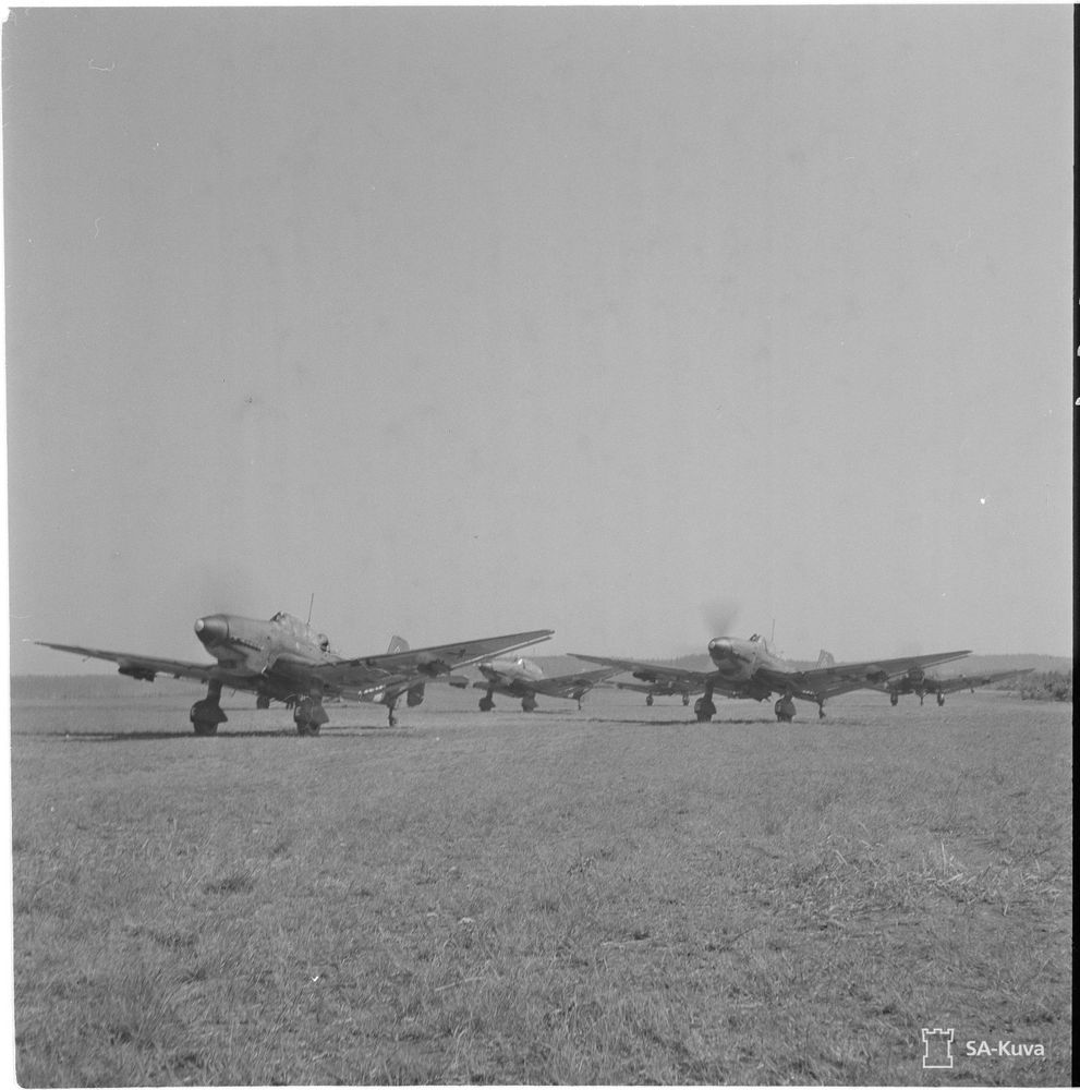 I/SG 3 Ju 87 D-5 Stukas of Gefechtsverband (Detachment) Kuhlmey at Immola airbase, taking off for a sortie to destroy the bridges at Tali in 28 June 1944, in order to slow down the Soviet offensive at Karelian Isthmus. (SA-Kuva)