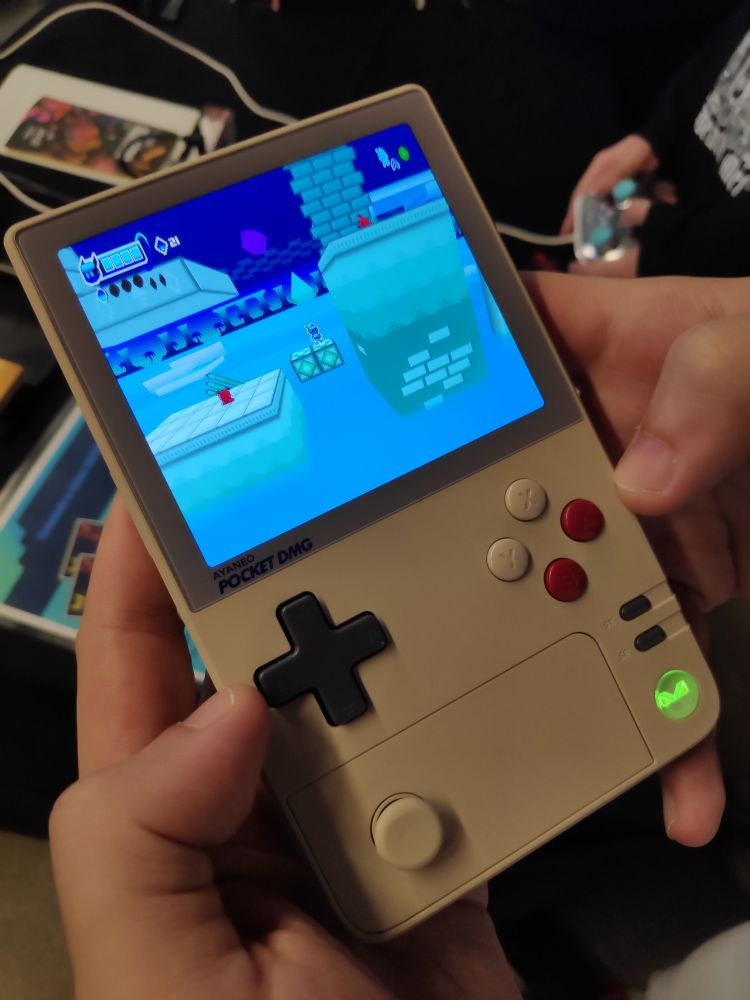Cyber Haze rodando em um Ayaneo Pocket DMG, através do Winlator.