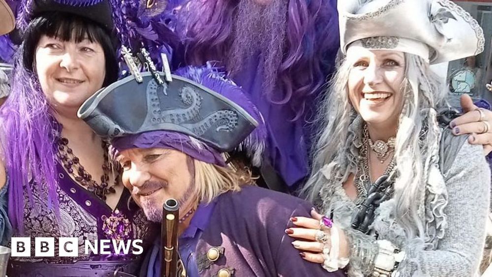 Pirates descend on Weymouth for annual festival