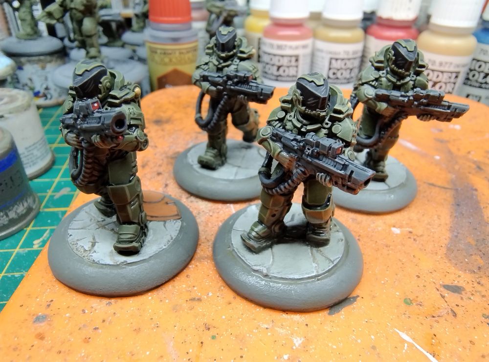 4 28mm painted figures of science fiction troopers