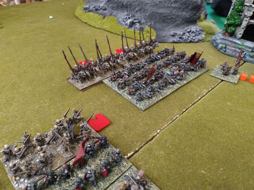 Grey mountain home regt receiving a charge by Heavy skeleton cavalry.