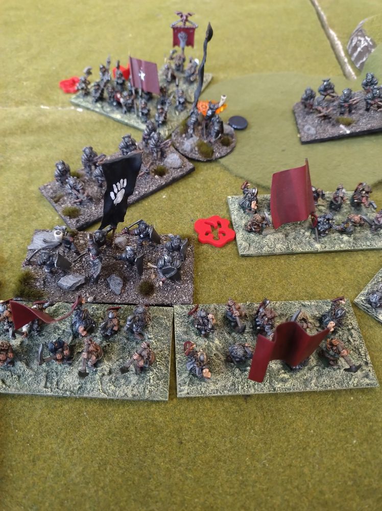 Dwarf 1/3rd Shock turning about whilst the Dwarf miners militia tries to contain the Uruk breakthrough 