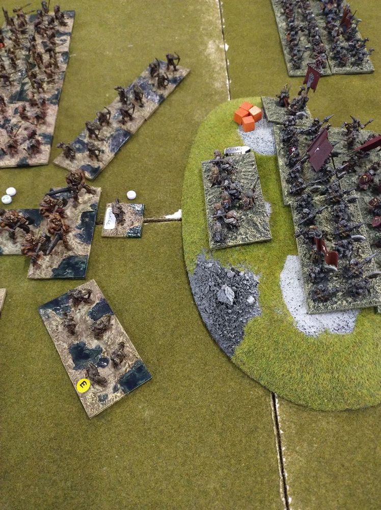 15mm fantasy wargame, Dwarf forlorn hope  facing a crescent of Orc bows