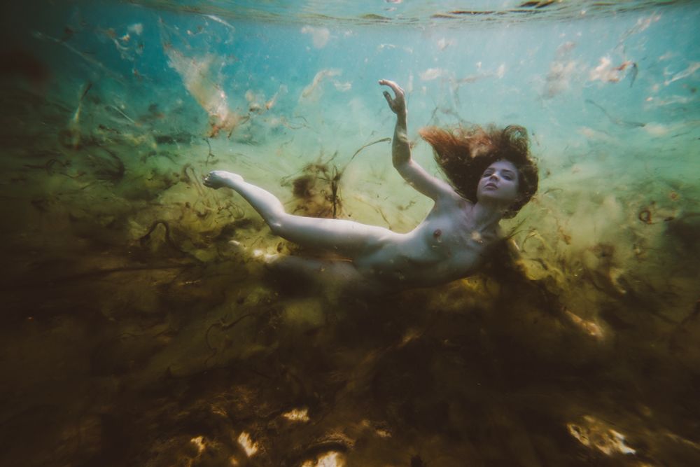 Under water fine art nude in a remote part of northern Brazil of Kristy Jessica.  Photography nature