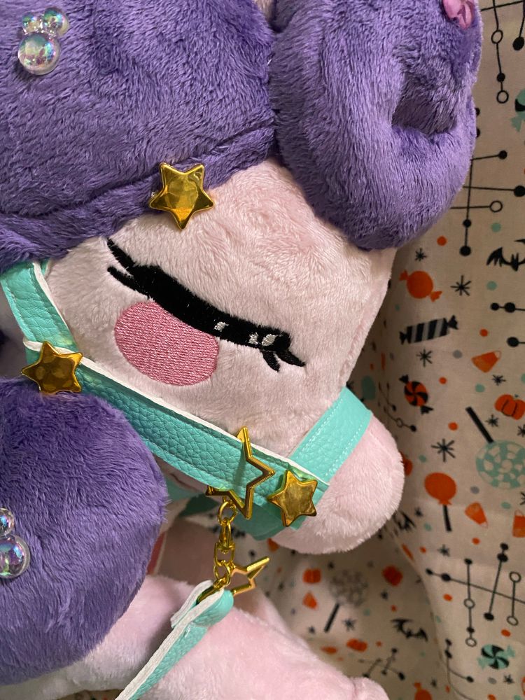 Close up on the face and bridle of the carousel horse plush