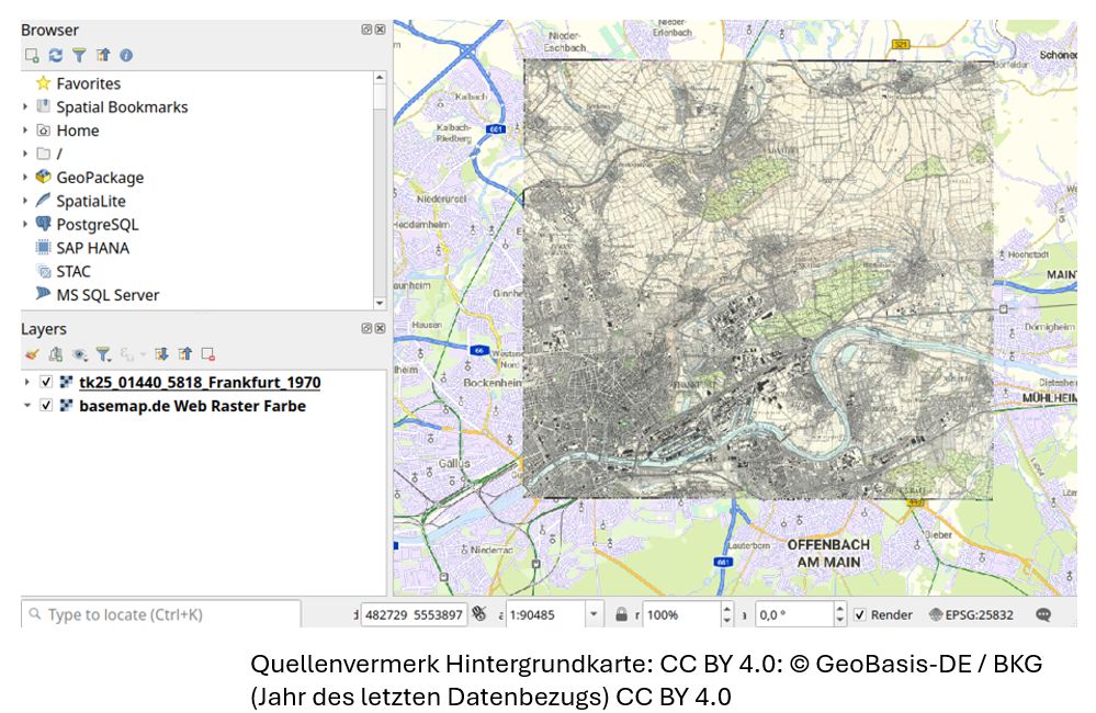 Screenshot der Anwendung QGIS. Zu sehen ist eine topografische Karte vor dem Hintergrund einer modernen Karte. Links die Layerübersicht.