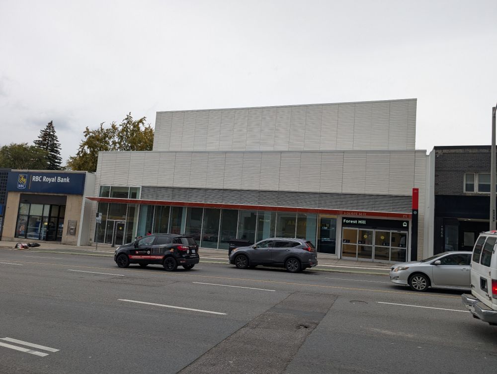 A wide midblock entrance that seems to be doubling as a ventilation facility