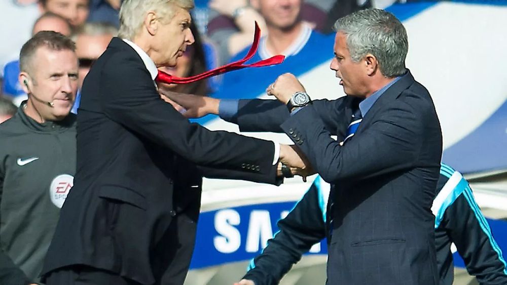 Jose flipping Arsène’s tie