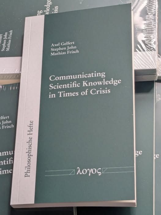 Foto des Einbands des im Logos-Verlag erschienenen Bandes "Communicating Scientific Knowledge in Times of Crisis"