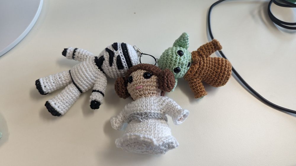 Ein Stormtrooper, Prinzessin Leya und Yoda als Häkelfiguren.
