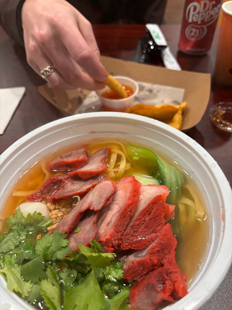 picture of a Thai noodle bowl