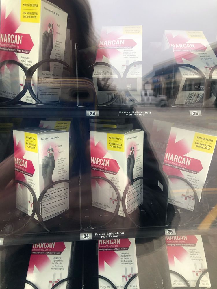 Closer look at narcan in a vending machine 