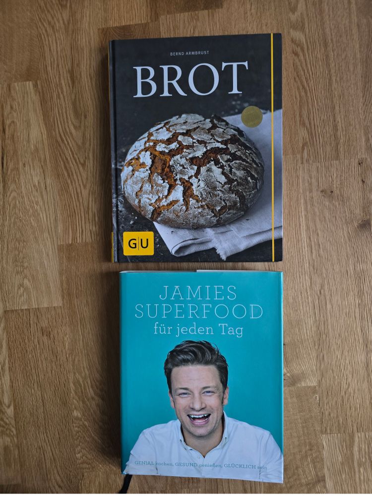 Oben: Cover von Buch 'BROT' von Bernd Armbrust
Unten: Cover von Buch 'JAMIES SUPERFOOD für jeden Tag' von Jamie Oliver