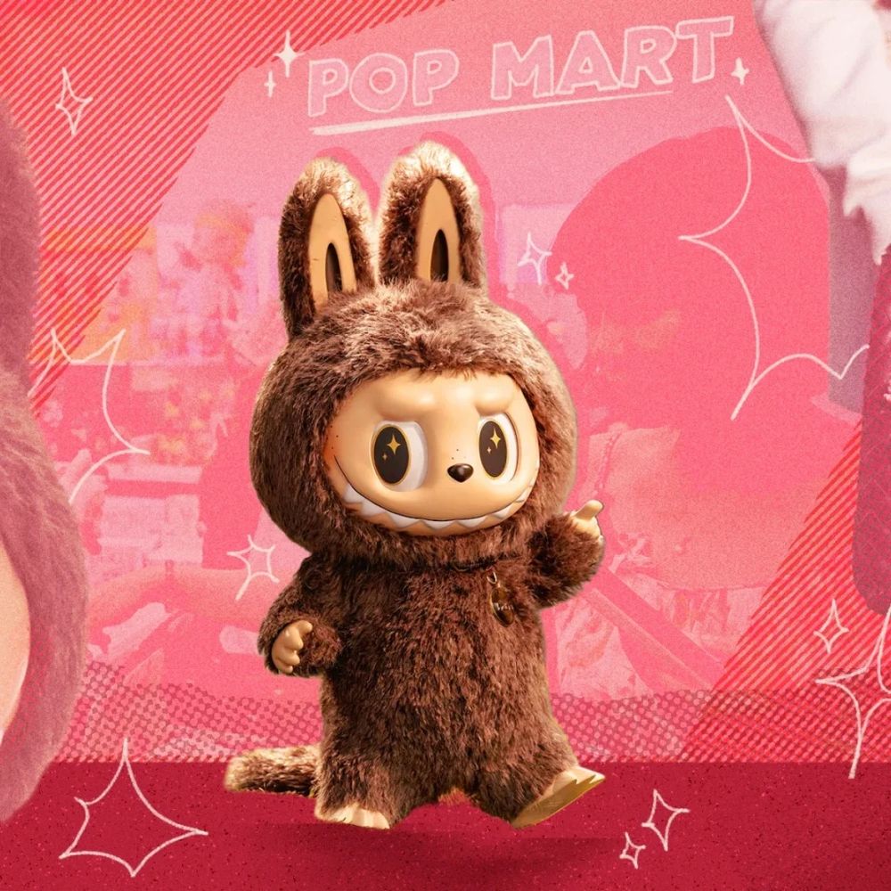 Peluche de Labubu sur fond rouge