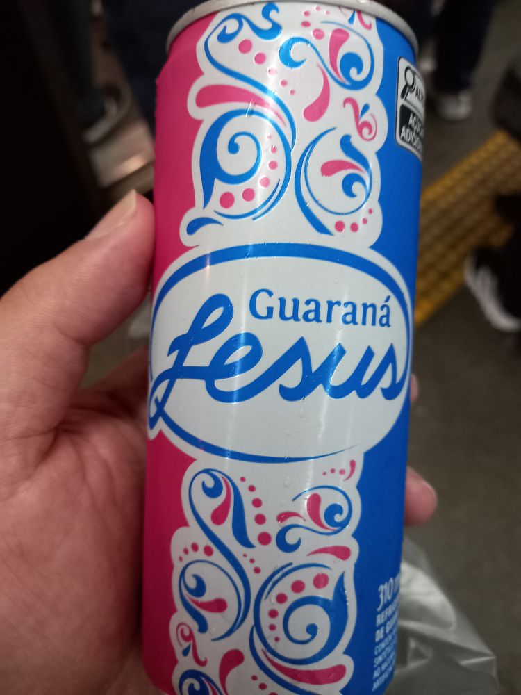 Uma lata de Guaraná Jesus