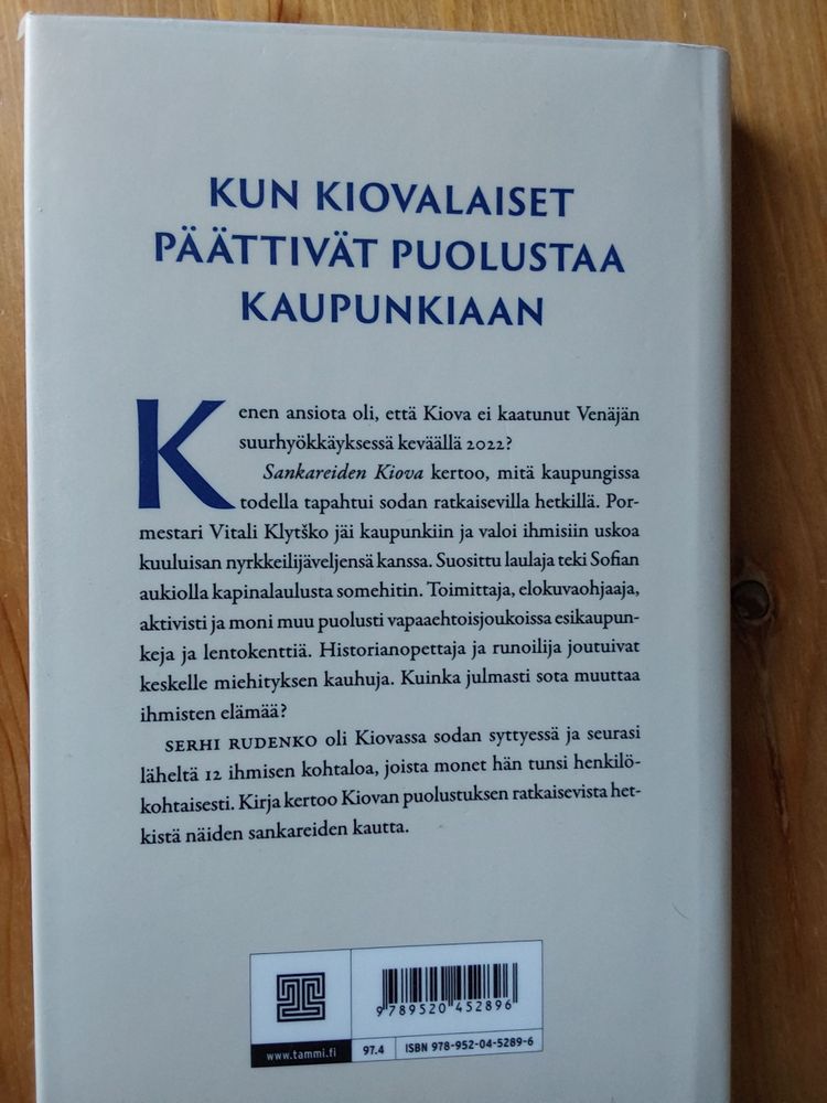 Takakansi kirjasta, esittelyteksti.