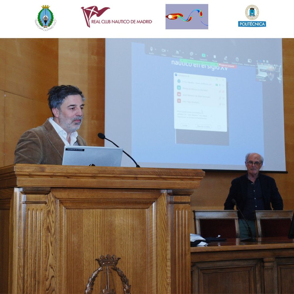 foto de Antonio Souto presentando la conferencia de Diego Colón de Carvajal