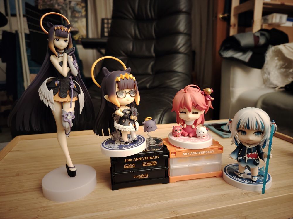 Ninomae Ina'nis, Sakura Miko and Gawr Gura models, V-tubers from Hololive 