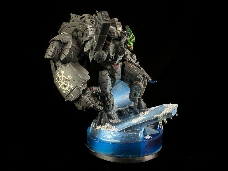 An up close look at the gnarly claws on Aurora