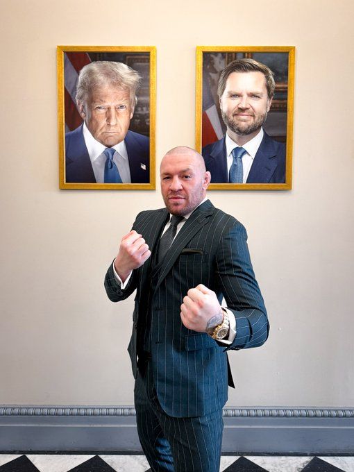 Conor McGregor at the White House with an exceptionally large head 
