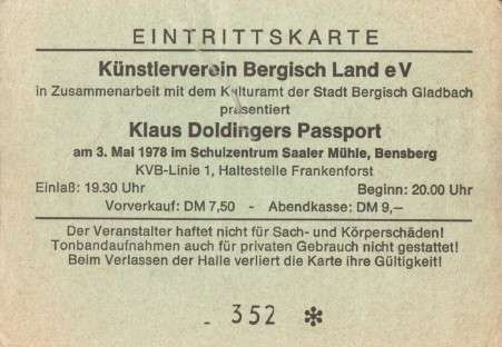 Eine alte Eintrittskarte vom 3.5.1978. In der Aula des Schulzentrums Saaler Mühle in Bensberg trat Klaus Doldinger auf. Meine Karte trägt die Nr. 352, im Vorverkauf für 7,50 DM gekauft. Wie immer damals steht auf der Karte "Tonbandaufnahmen sind nicht gestattet"
