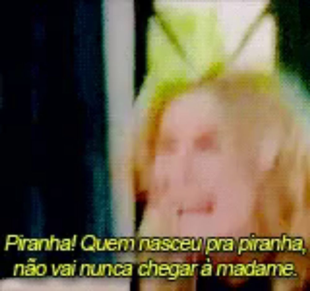 a woman is talking in a foreign language and says piranha quem nasceu pra piranha