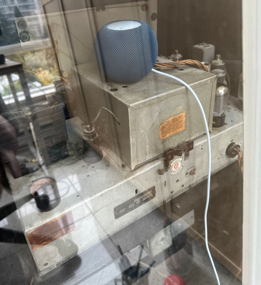 Sneaky homepod planted in the guts so it’s now a radio again