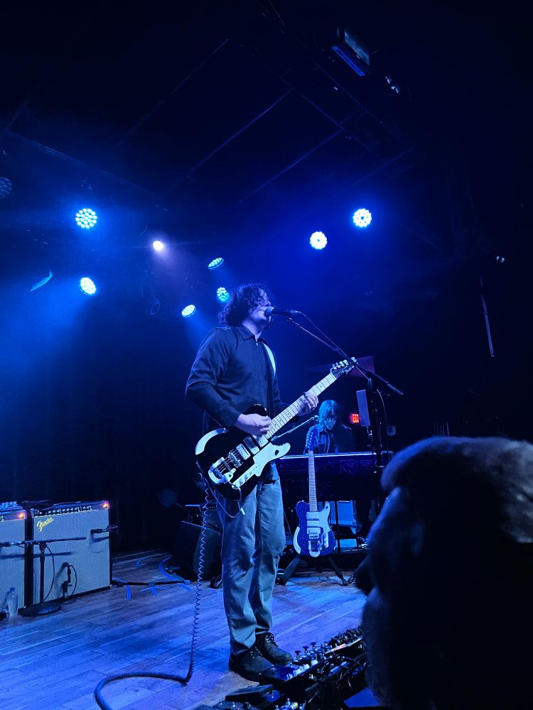 Jack white playing on stage 
