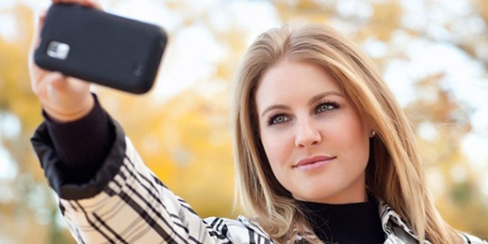 How to Take A Good Selfie Like model - Photography tips and tutorial for photo editors