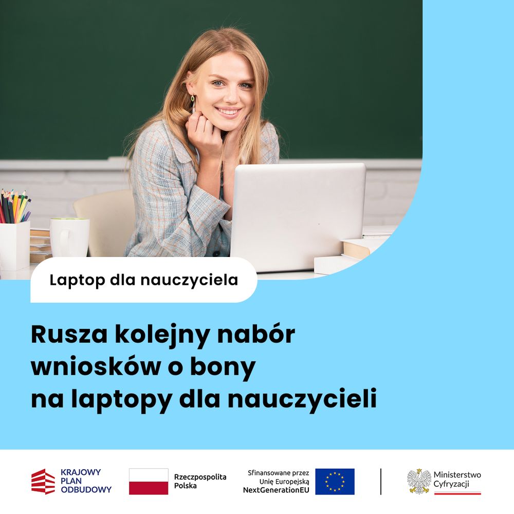 Uśmiechnięta nauczycielka siedzi za biurkiem, przed nią laptop. Tekst: Rusza kolejny nabór wniosków o bony na laptopy dla nauczycieli