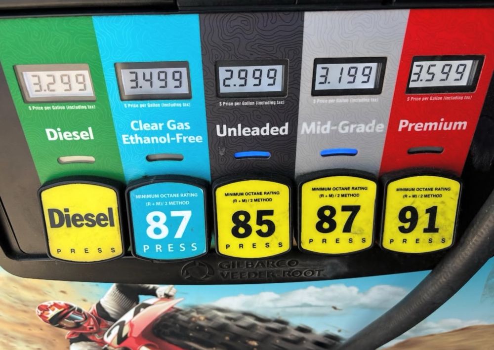 Five different gas options. Green, teal, black, gray, and red. 