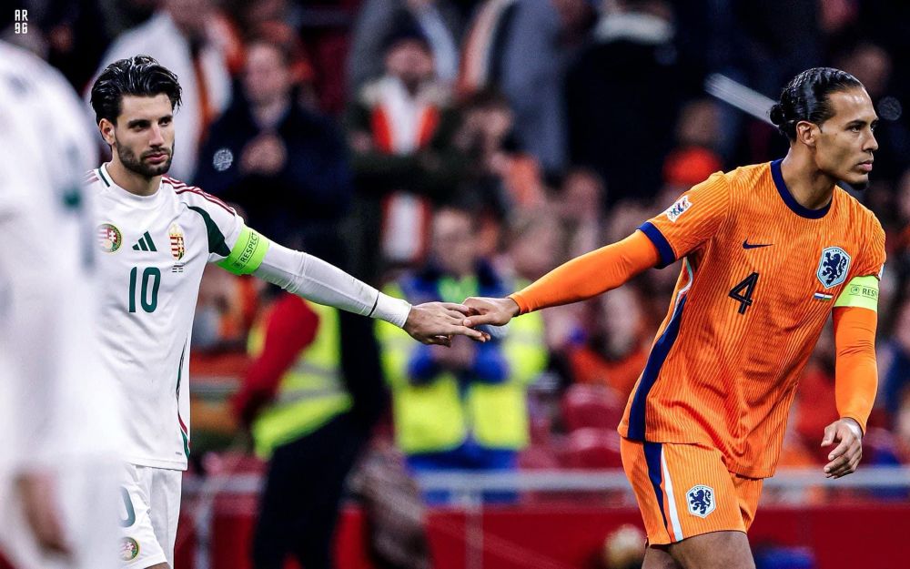 Szoboszlai and Virgil Van Dijk holding hands