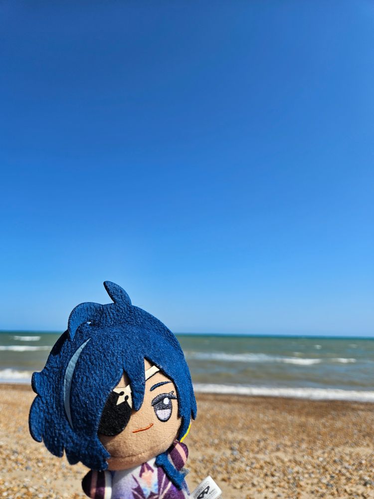 nuikae posing in front of the sea on a sunny afternoon!