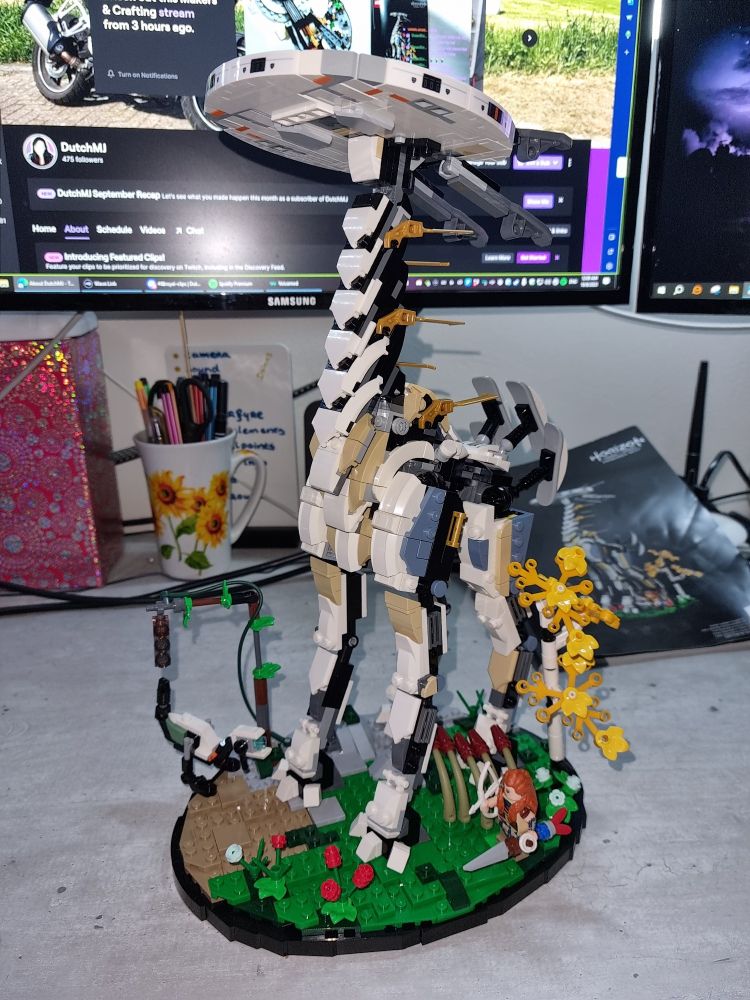 Lego statue of a Tallneck from the game Horizon Forbidden West.
