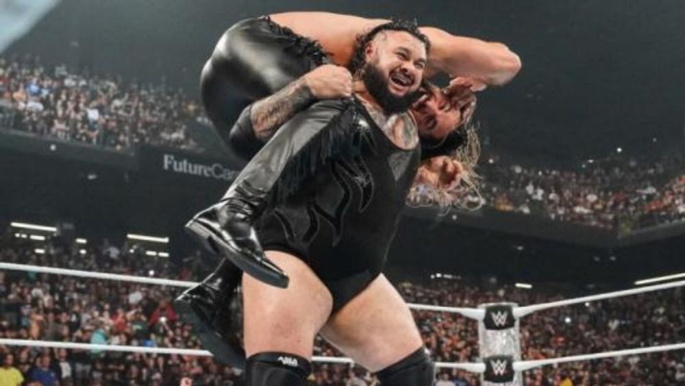 WWE: Goldmedaille für WWE, Status von Seth Rollins, Geldstrafe für Reed, neuer Titel, LA Knight verlängert Vertrag, Lashley motzt über Triple H