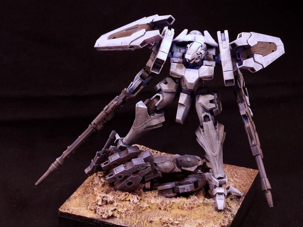 Image of a painted plastic model of an Armored-core inspired mech.