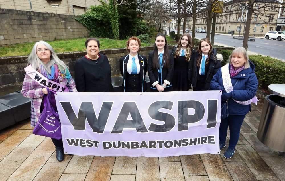 Jackie Baillie, deputy leader of Labour in Scotland posing with waspi women.