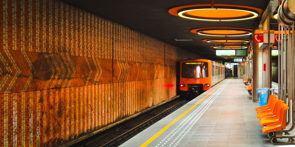 Orange station and Orange train