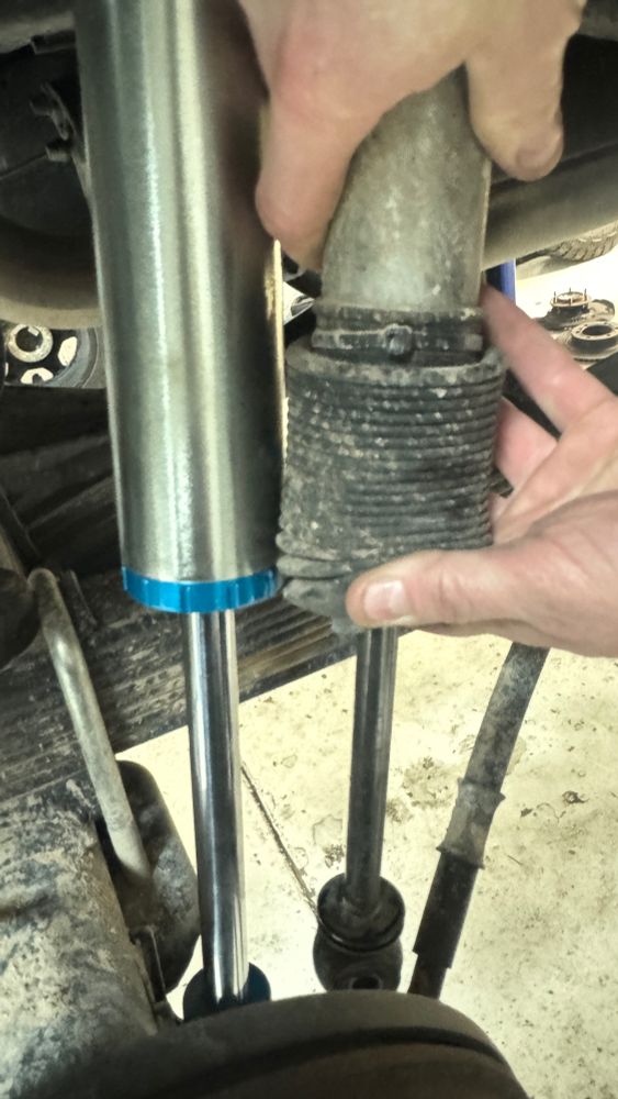 A visable differentiation of the King 2.5 Rear Shock versus the Eibach Pro-Truck 2.0 Stage 2 Rear Shock. 