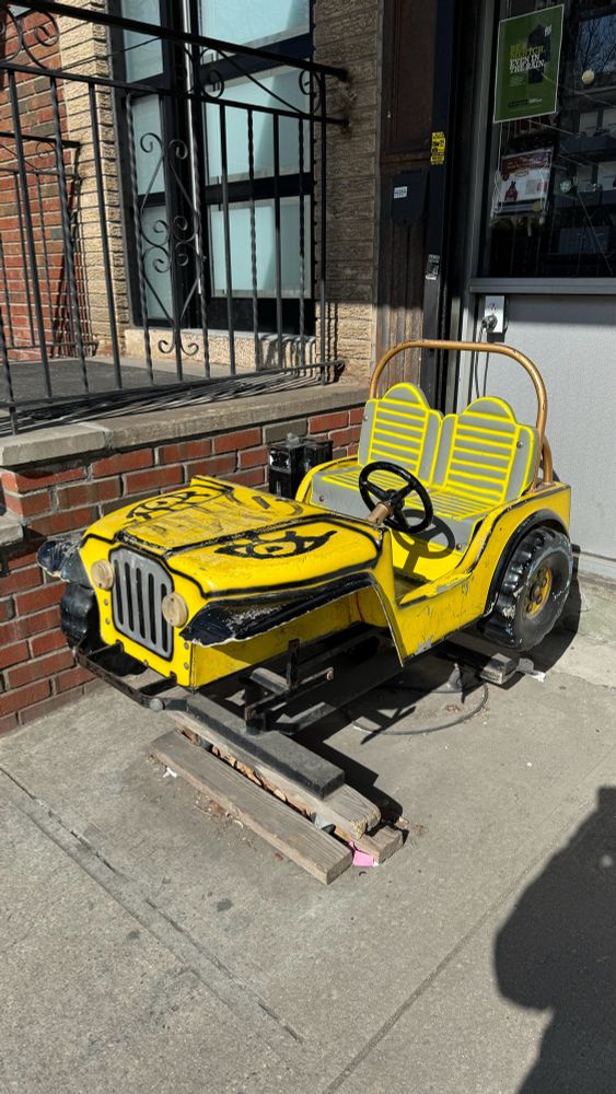 A kids jeep ride missing a wheel