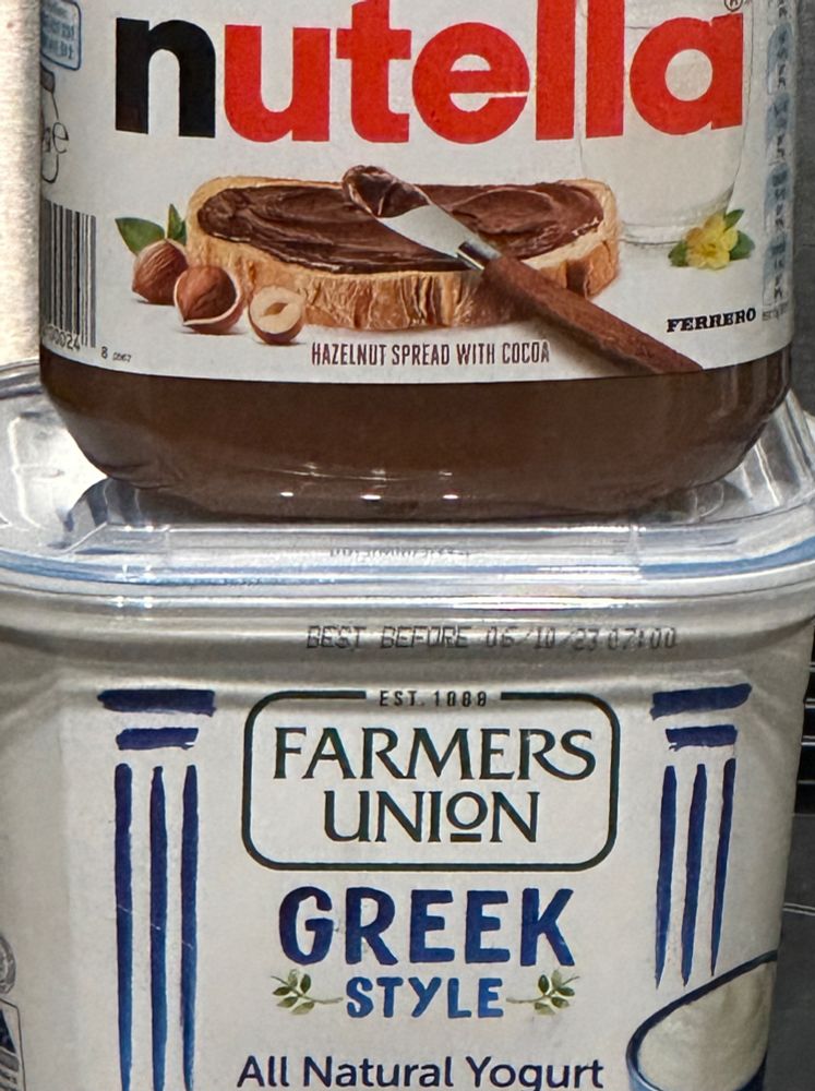 Greek yogurt and nutella