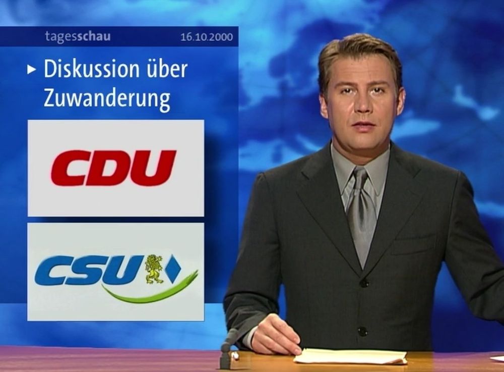 "Diskussion über Zuwanderung": Jens Riewa leitet die Meldung ein. Im Hintergrund eine Grafik der beiden Logos von CDU und CSU. 