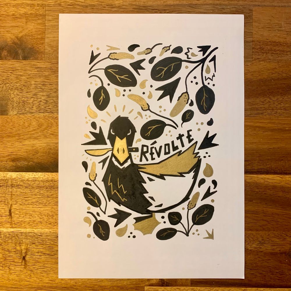 Photo de l’Inktobird numéro 3 : un canard qui tient un couteau à beurre dans son bec, entouré de motifs aléatoires et de potamots. Tout est noir et doré. 
