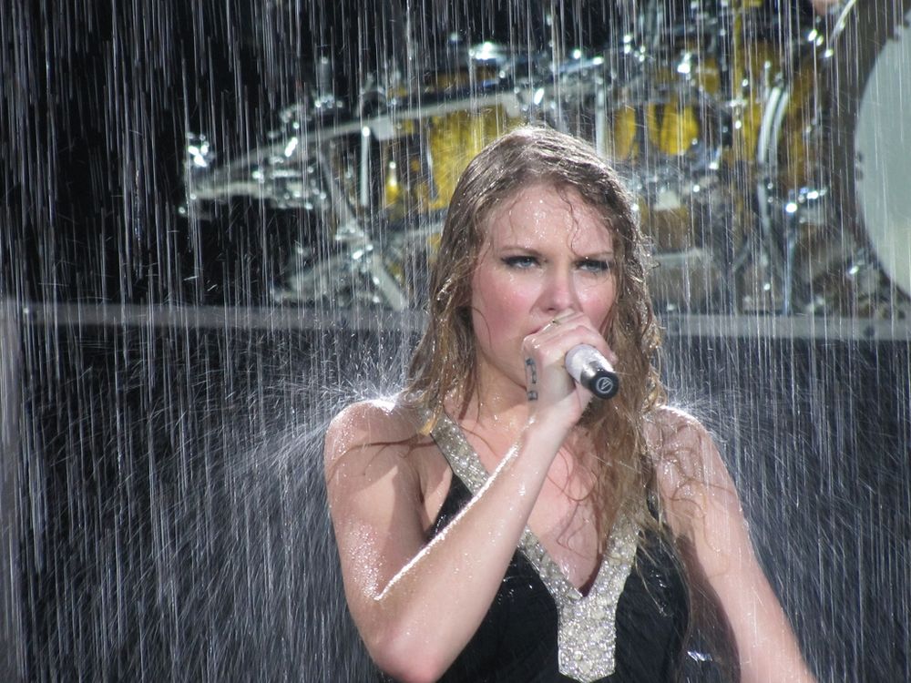 Taylor Swift performing should’ve said no in pouring rain in the iconic black and silver fearless dress. 