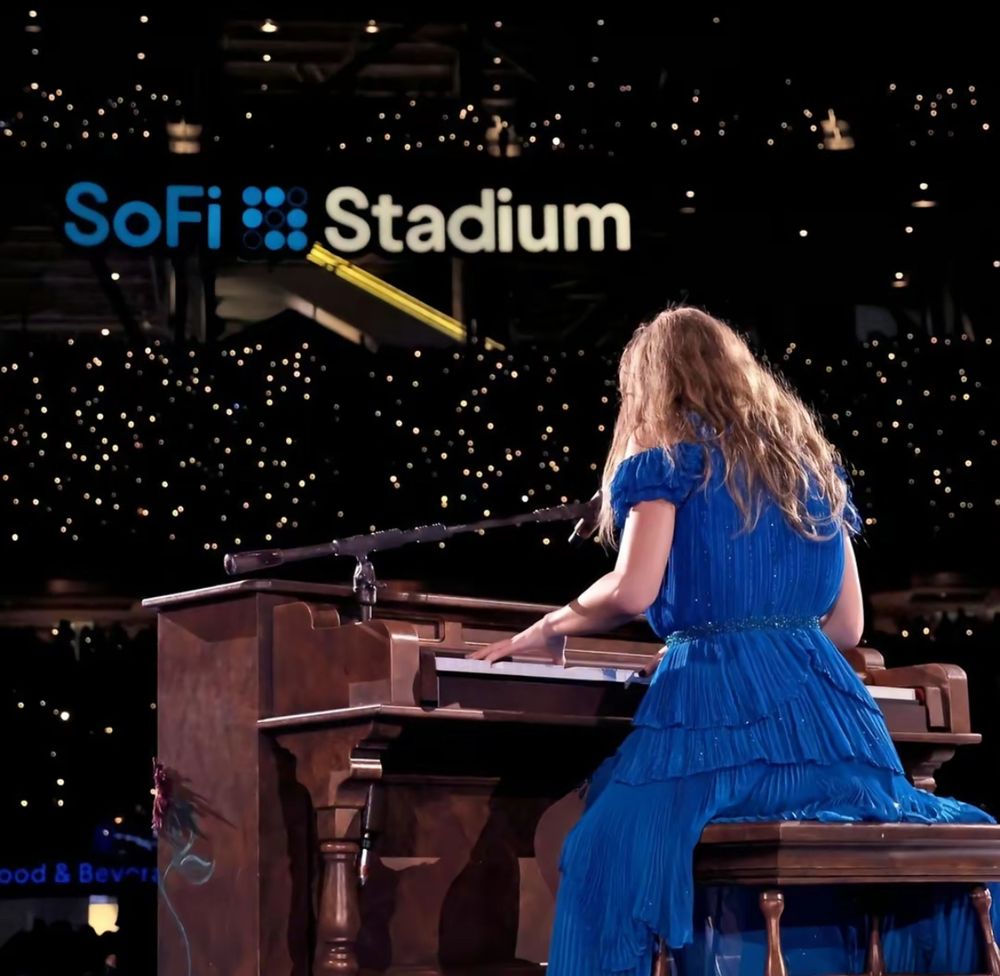 Taylor in blue at the piano. 